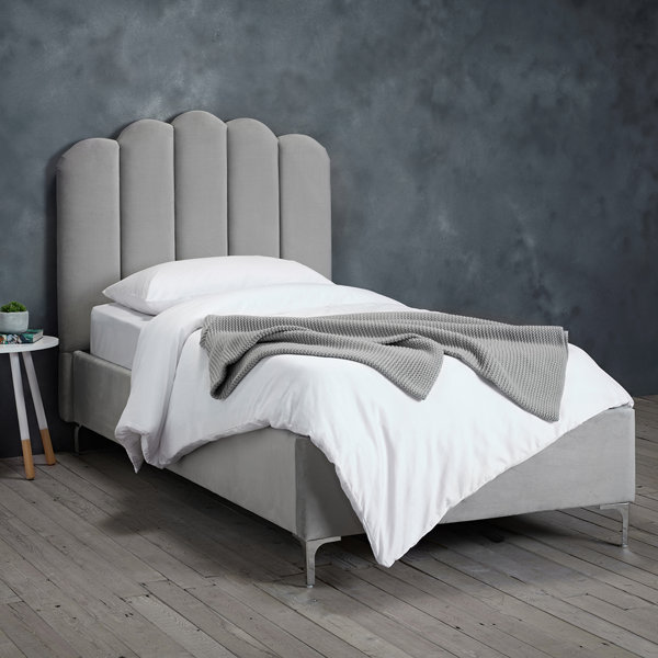 Scalloped platform store bed